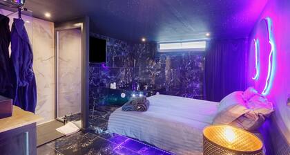 Chambre dâhĂŽtes « Luxurious Love Room By Villâamore » avec terrasse privĂ©e, Wi-Fi et climatisation