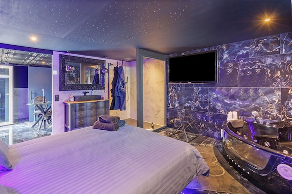 WiFi, bed sheets