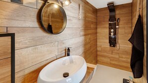 A bathroom with a round mirror, a white sink, and a shower area. - Bed and Breakfast 'Vill'amore' with Sea View, Wi-Fi and Air Conditioning (Solaro)