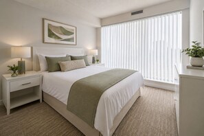 Economy Room | Iron/ironing board, free WiFi - Velour & Vista (Toronto)