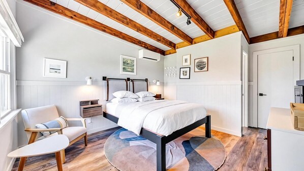 Cabin, 1 Queen Bed (The Inn Spot Studio - Unit 6)