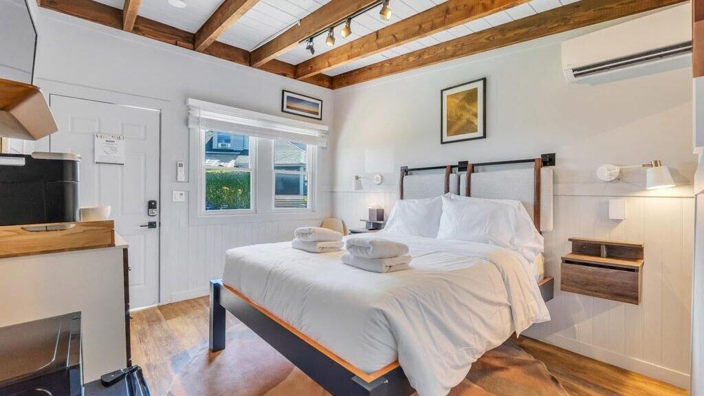 Cabin, 1 Queen Bed (The Inn Spot Studio - Unit 3)