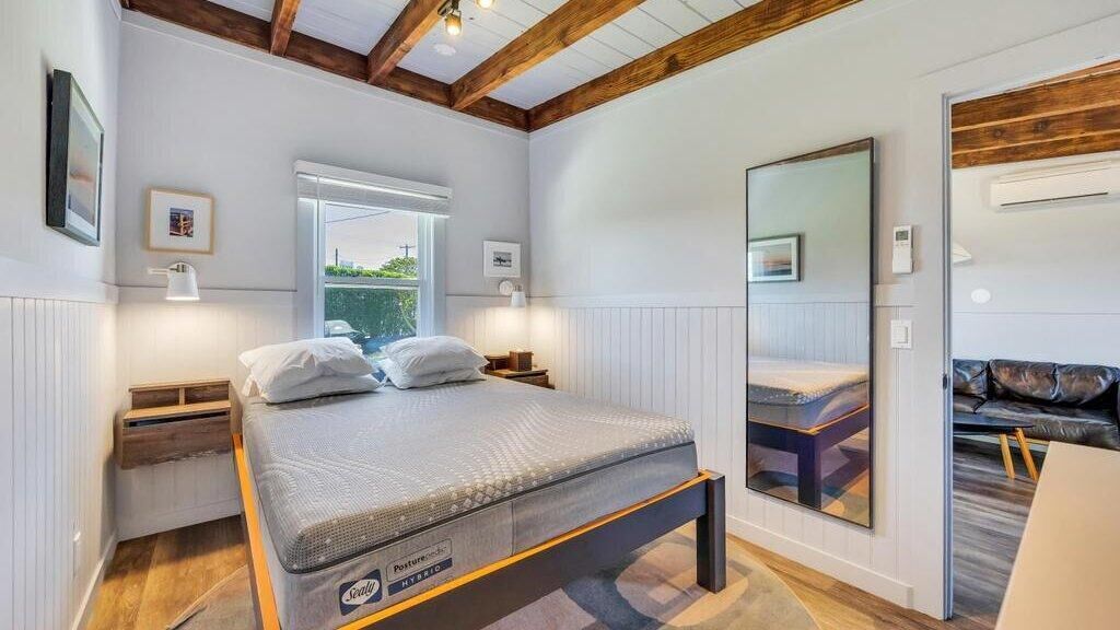 Suite, 1 Queen Bed (The Inn Spot One-Bedroom Suite - Unit)