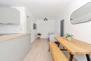 Interior - Contractor House l Large Families l Groups l Free Secure Parking (Huddersfield)