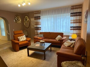 Living area - Daalwärts Vacation Rental - in the Heart of Mittelbollenbach (Idar-Oberstein)