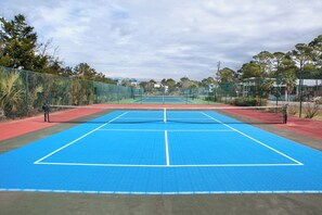 Sports court - Tybee Island Beachfront Condo, Pools, Dolphins, Ships (Tybee Island)