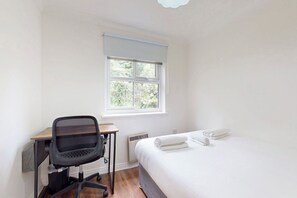 2 Schlafzimmer, Schreibtisch, Bügeleisen/Bügelbrett, kostenloses WLAN