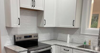 Cozy 1-2 bedroom cottage in coastal Brunswick