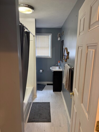 Traveling workers perfect home, 2 queen bedrooms and 1 queen bed in basement