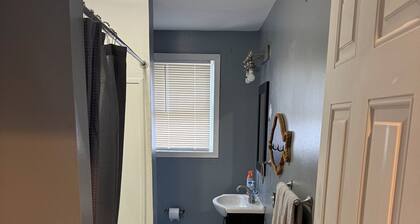 Traveling workers perfect home, 2 queen bedrooms and 1 queen bed in basement