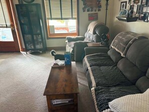 Smart TV - EAA Week House - Cozy 3 bedroom house only a 15-20 minute drive to EAA grounds. (Fond du Lac)