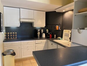Private kitchen - Vrbo Property (Vence)