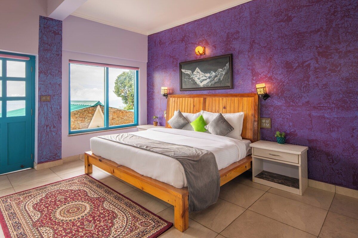 Premium Room | Egyptian cotton sheets, premium bedding, desk, laptop workspace