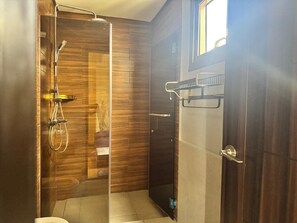 Dusche, Haartrockner, Bidet, Handtücher