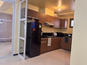 Private kitchen - Sweet Haven 3 Bedrooms and Bathrooms (Pasay City)