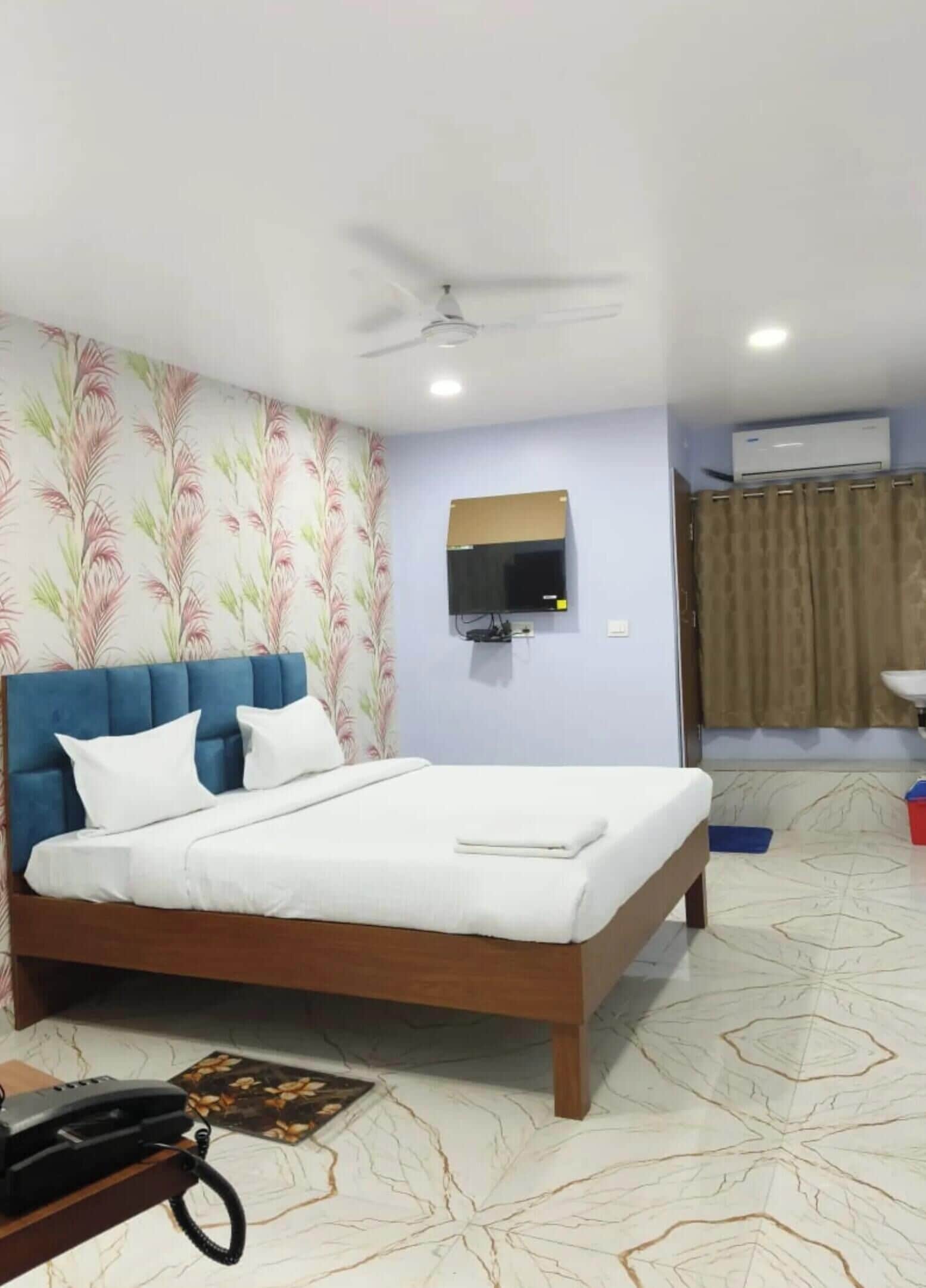 Quarto casal luxo, vista para a cidade | Escrivaninha, Wi-Fi de cortesia