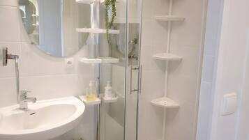 Shower, hair dryer, towels