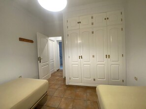 Iron/ironing board, WiFi, bed sheets - Villa Jacaranda Chiclana, Private Pool and Barbecue (Chiclana de la Frontera)