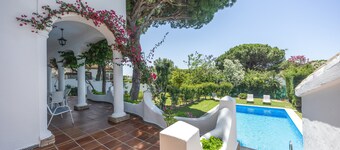 Villa Jacaranda Chiclana, Private Pool and Barbecue