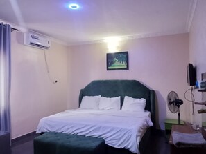 Superior Single Room, 1 Large Single Bed | Laptop workspace, free WiFi - Destanim Hotel & Suite (Ibadan)