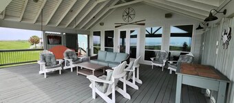 This house is a 3 bedroom(s), 3 bathrooms, located in Grand Isle, LA.