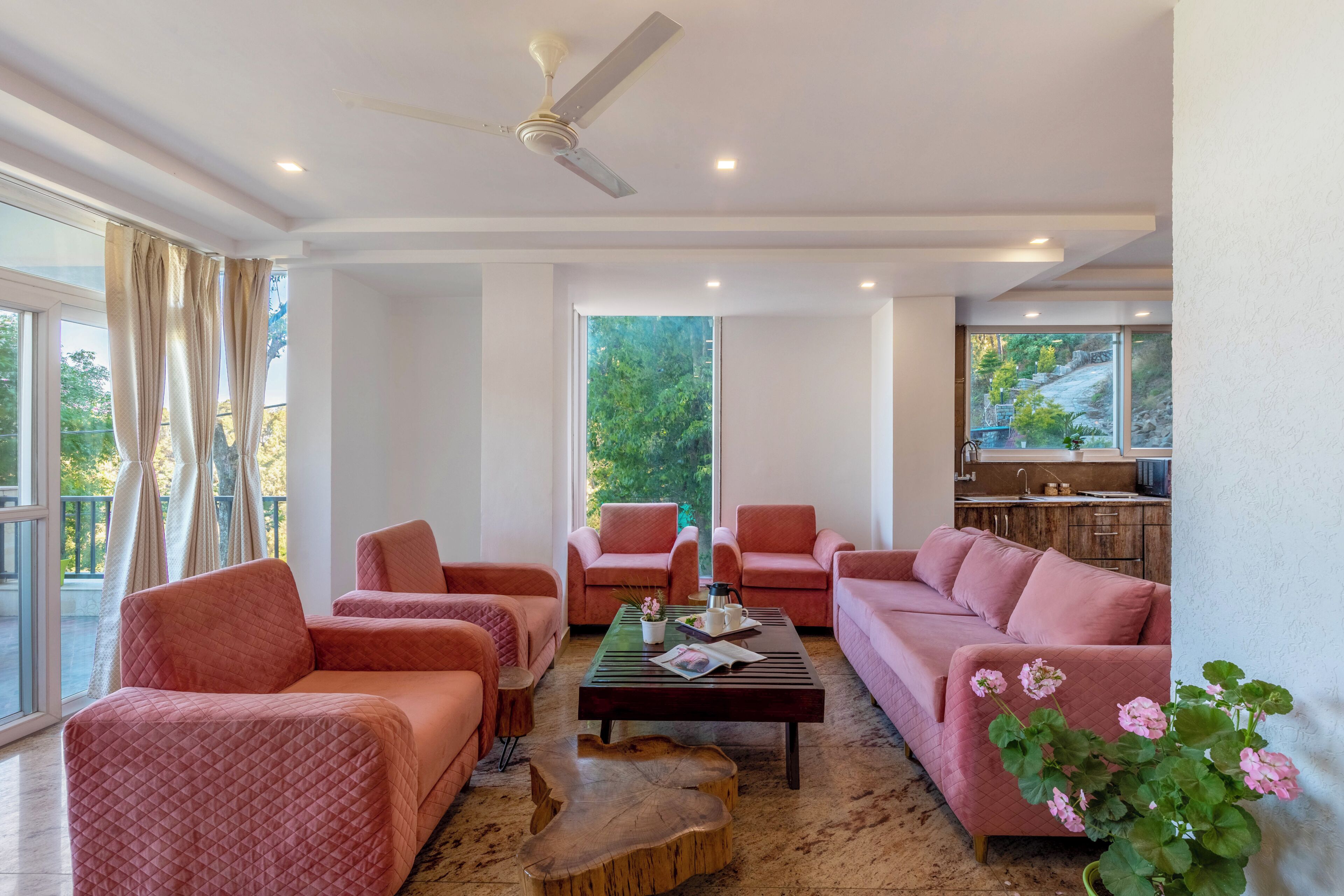Deluxe Apartment, Garden View | Living area