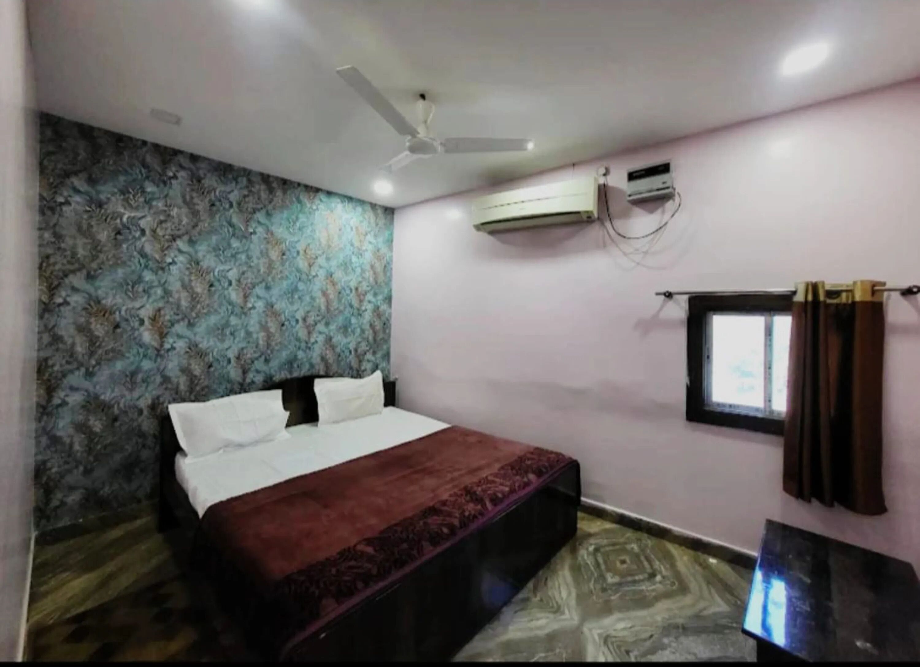 Habitación Deluxe doble, vistas a la ciudad | Escritorio y wifi gratis