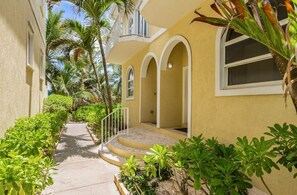 Exterior - Stunning 2-bedroom condo in Bodden Town with a free Car!! (Bodden Town)