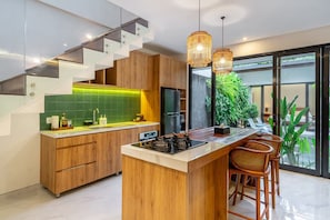 Biệt thự Deluxe, 2 phòng ngủ, hồ bơi riêng | Bếp riêng | Gia vị, sản phẩm vệ sinh thân thiện với môi trường, khăn giấy, đảo bếp 