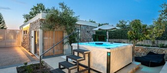 The Infinities - House Olivia with Jaccuzi