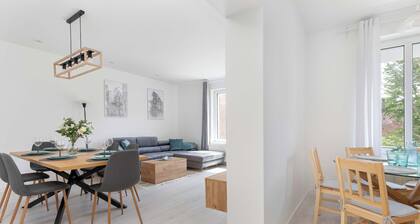 Cosy Apartment with a Balcony | Close to the Old Town