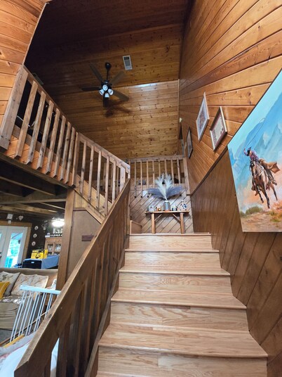 3-bedroom log cabin backs up to wooded lot for maximum peace and quiet!