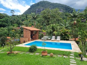 Pool - Duplex house with flat and kitchenette, 4 bedrooms, in the best location in Teresópolis. (Teresópolis)