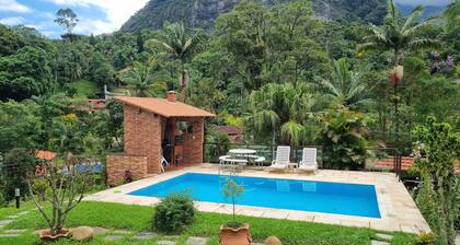 Duplex house with flat and kitchenette, 4 bedrooms, in the best location in Teresópolis.