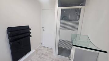 Apartment, 1 Bedroom | Bathroom