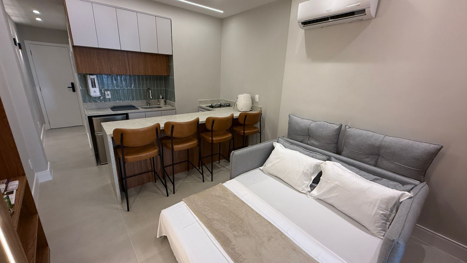 1 habitación, escritorio, tabla de planchar con plancha y wifi gratis 