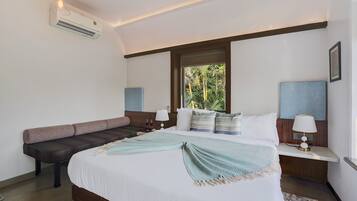 Deluxe Villa | Iron/ironing board, free WiFi