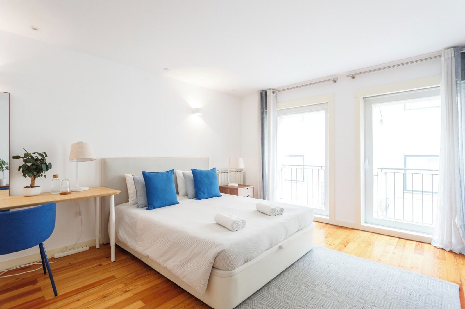 Iron/ironing board, WiFi, bed sheets
