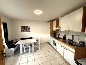 Geladeira, fogão, cooktop, lava-louças