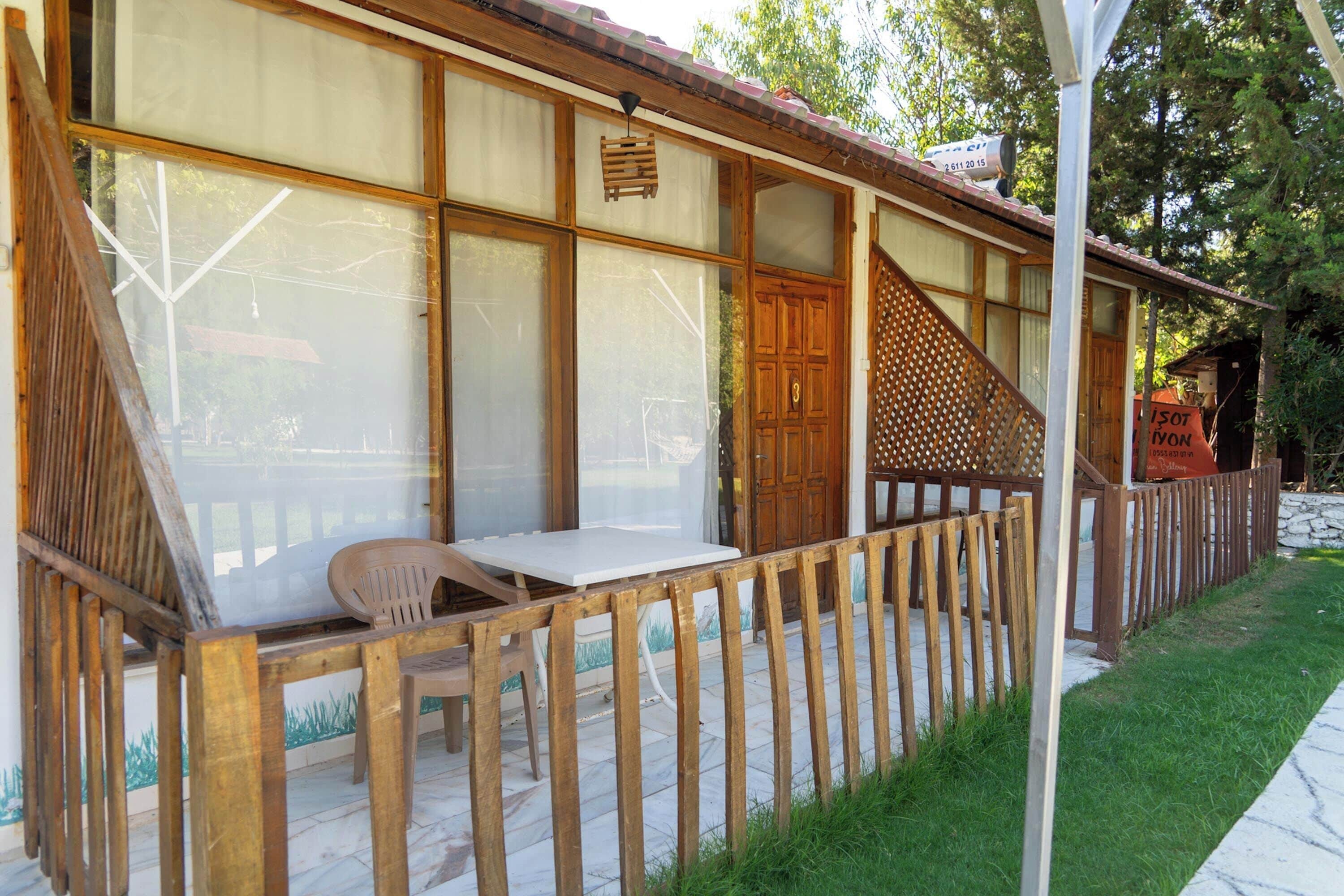 Habitación familiar | Tabla de planchar con plancha, wifi gratis, ropa de cama
