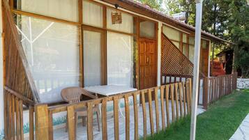 Habitación familiar | Tabla de planchar con plancha, wifi gratis, ropa de cama