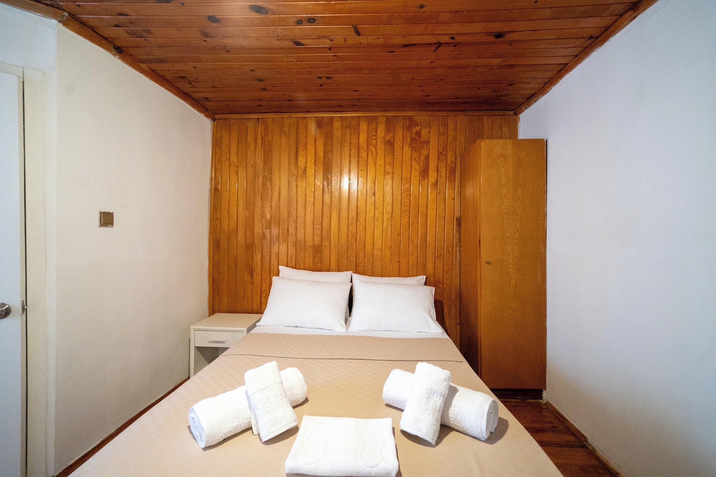 Standard Double or Twin Room | Iron/ironing board, WiFi (free), bed sheets