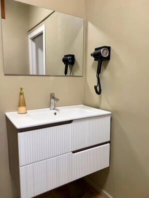 Bathroom - Perfect house for Naples and Pompeii with balcony overlooking Vesuvius free parking (Casalnuovo di Napoli)