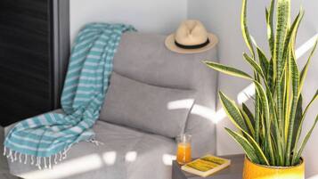 Superior Triple Room | Hypo-allergenic bedding, pillowtop beds, in-room safe, blackout drapes
