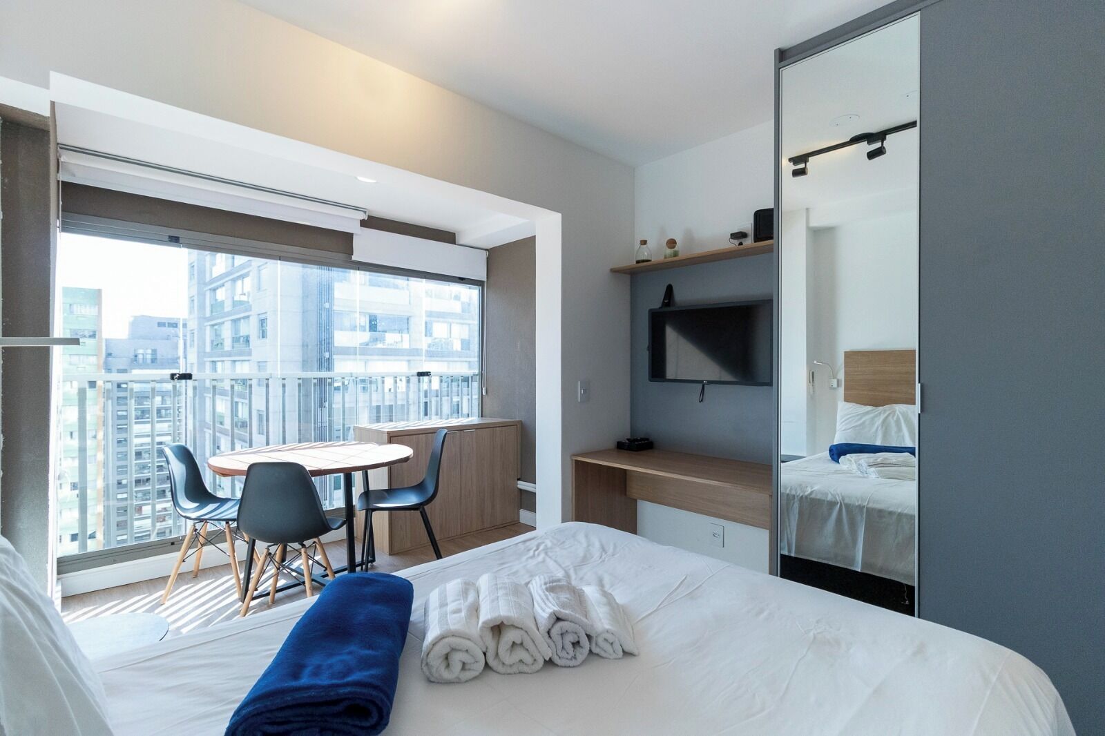 Apartamento luxo, vista para a cidade | Cortinas blackout, quartos à prova de som, ferros/tábuas de passar roupa