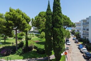 Property grounds - Apartment 'Ducal Mar' with Shared Garden, Wi-Fi and Air Conditioning (Grau i Platja)