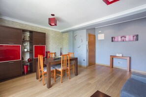 Interior - Apartment 'Ducal Mar' with Shared Garden, Wi-Fi and Air Conditioning (Grau i Platja)