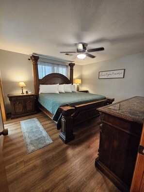 3 bedrooms, iron/ironing board, WiFi, bed sheets - Margaret’s Place: Ultimate Chatuge Family Escape! (Hiawassee)