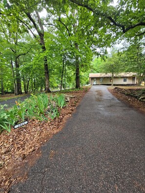 Property grounds - Margaret’s Place: Ultimate Chatuge Family Escape! (Hiawassee)