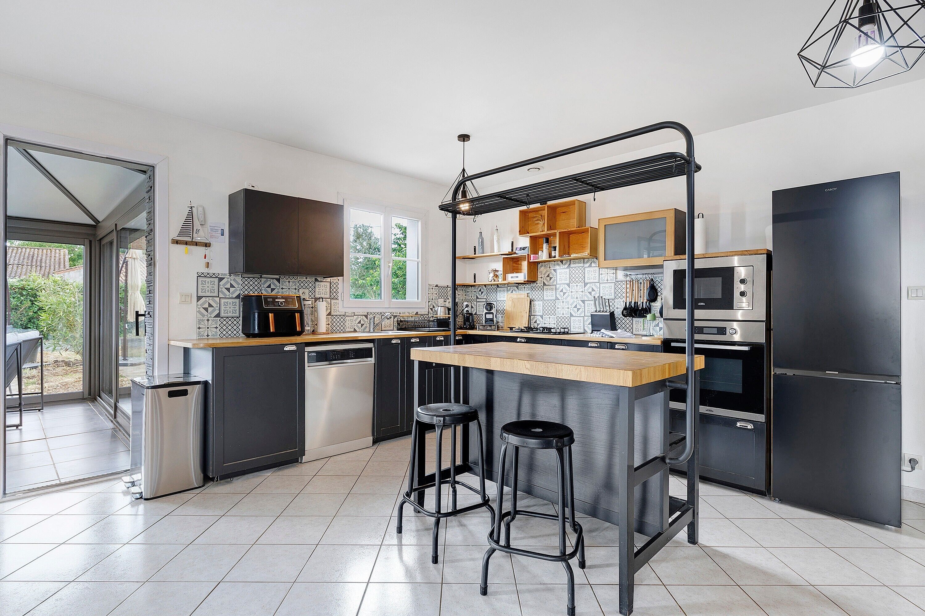 Refrigerador, microondas, horno, placa de cocina